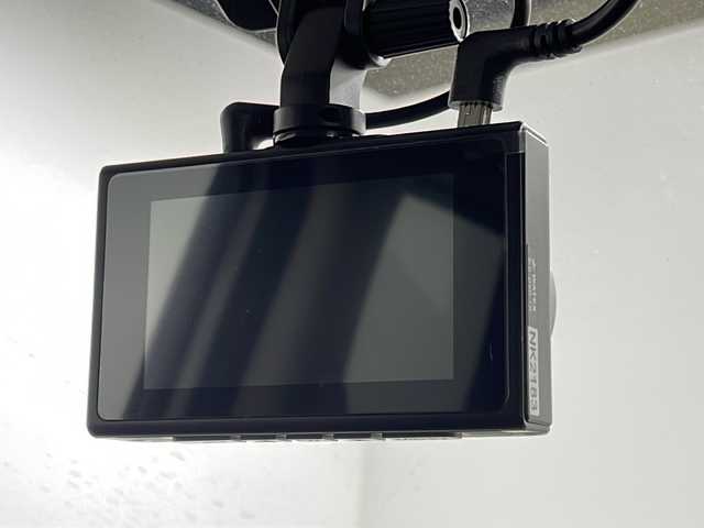 日産 ノート e－パワー X 広島県 2018(平30)年 5.5万km ホワイト 社外ナビ　/アラウンドビューモニター　/デジタルルームミラー　/オートハイビーム　/レーンキープアシスト　/オートライト　/衝突軽減　/コーナーセンサー　/スマートキー　/Bluetooth　/ドライブレコーダー　/ETC/純正１４インチホイールキャップ(185/70/R14)/エアバック（運転席/助手席）