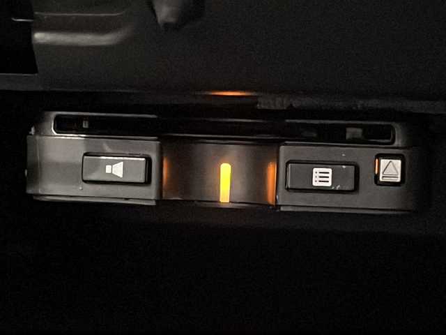 日産 ノート e－パワー X 広島県 2018(平30)年 5.5万km ホワイト 社外ナビ　/アラウンドビューモニター　/デジタルルームミラー　/オートハイビーム　/レーンキープアシスト　/オートライト　/衝突軽減　/コーナーセンサー　/スマートキー　/Bluetooth　/ドライブレコーダー　/ETC/純正１４インチホイールキャップ(185/70/R14)/エアバック（運転席/助手席）