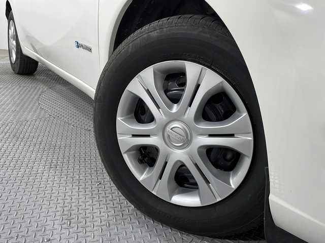 日産 ノート e－パワー X 広島県 2018(平30)年 5.5万km ホワイト 社外ナビ　/アラウンドビューモニター　/デジタルルームミラー　/オートハイビーム　/レーンキープアシスト　/オートライト　/衝突軽減　/コーナーセンサー　/スマートキー　/Bluetooth　/ドライブレコーダー　/ETC/純正１４インチホイールキャップ(185/70/R14)/エアバック（運転席/助手席）