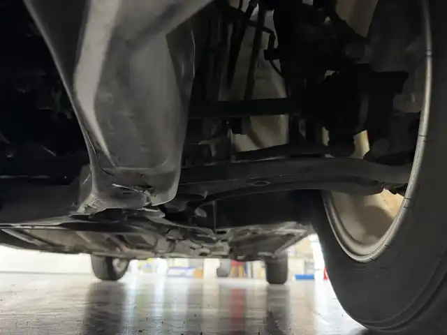 日産 ノート e－パワー メダリスト 三重県 2016(平28)年 4.7万km ダークメタルグレー e-POWER/FF/フロアCVT/純正 7インチナビ MM316D-W/（FM/AM/CD/DVD/MUSIC STOCKER/フルセグTV/SD/USB/iPod/Bluetooth/VTR/AUX）/【OP】アラウンドビューモニター（移動物検知機能付）*/【OP】ドライブレコーダー 前方/ETC/安全/・エマージェンシーブレーキ/・LDW：車線逸脱警報/・【OP】フロント・バックソナー/・【OP】踏み間違い衝突防止アシスト/・VDC（ビークルダイナミクスコントロール）/・運転席・助手席エアバッグ/など/装備/・【OP】スマートルームミラー（デジタルインナーミラー）/・ハーフレザーシート/・オートエアコン/・プッシュスタート/・オートライト/・LEDヘッドライト/・フロントフォグライト/・【OP】ナビ取付パッケージ（ステアリングスイッチ）/・【OP】ヒーター付ドアミラー/・【OP】純正15inAW/・車両接近通報装置/・電制シフト/・電動パワーステアリング/・全ドアパワーウインドウ/・インテリジェントキーx2/・保/取/など