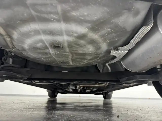 日産 ノート e－パワー メダリスト 三重県 2016(平28)年 4.7万km ダークメタルグレー e-POWER/FF/フロアCVT/純正 7インチナビ MM316D-W/（FM/AM/CD/DVD/MUSIC STOCKER/フルセグTV/SD/USB/iPod/Bluetooth/VTR/AUX）/【OP】アラウンドビューモニター（移動物検知機能付）*/【OP】ドライブレコーダー 前方/ETC/安全/・エマージェンシーブレーキ/・LDW：車線逸脱警報/・【OP】フロント・バックソナー/・【OP】踏み間違い衝突防止アシスト/・VDC（ビークルダイナミクスコントロール）/・運転席・助手席エアバッグ/など/装備/・【OP】スマートルームミラー（デジタルインナーミラー）/・ハーフレザーシート/・オートエアコン/・プッシュスタート/・オートライト/・LEDヘッドライト/・フロントフォグライト/・【OP】ナビ取付パッケージ（ステアリングスイッチ）/・【OP】ヒーター付ドアミラー/・【OP】純正15inAW/・車両接近通報装置/・電制シフト/・電動パワーステアリング/・全ドアパワーウインドウ/・インテリジェントキーx2/・保/取/など