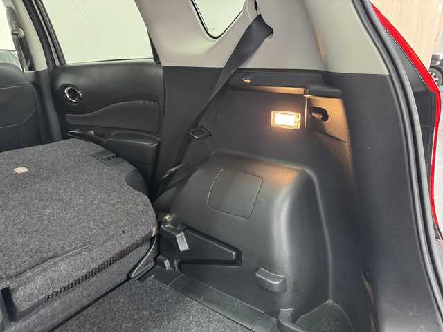 日産 ノート e－パワー メダリスト 三重県 2016(平28)年 4.7万km ダークメタルグレー e-POWER/FF/フロアCVT/純正 7インチナビ MM316D-W/（FM/AM/CD/DVD/MUSIC STOCKER/フルセグTV/SD/USB/iPod/Bluetooth/VTR/AUX）/【OP】アラウンドビューモニター（移動物検知機能付）*/【OP】ドライブレコーダー 前方/ETC/安全/・エマージェンシーブレーキ/・LDW：車線逸脱警報/・【OP】フロント・バックソナー/・【OP】踏み間違い衝突防止アシスト/・VDC（ビークルダイナミクスコントロール）/・運転席・助手席エアバッグ/など/装備/・【OP】スマートルームミラー（デジタルインナーミラー）/・ハーフレザーシート/・オートエアコン/・プッシュスタート/・オートライト/・LEDヘッドライト/・フロントフォグライト/・【OP】ナビ取付パッケージ（ステアリングスイッチ）/・【OP】ヒーター付ドアミラー/・【OP】純正15inAW/・車両接近通報装置/・電制シフト/・電動パワーステアリング/・全ドアパワーウインドウ/・インテリジェントキーx2/・保/取/など