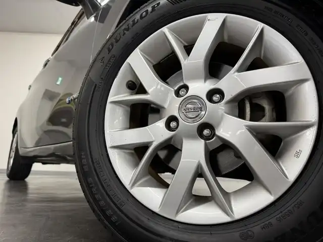 日産 ノート e－パワー メダリスト 三重県 2016(平28)年 4.7万km ダークメタルグレー e-POWER/FF/フロアCVT/純正 7インチナビ MM316D-W/（FM/AM/CD/DVD/MUSIC STOCKER/フルセグTV/SD/USB/iPod/Bluetooth/VTR/AUX）/【OP】アラウンドビューモニター（移動物検知機能付）*/【OP】ドライブレコーダー 前方/ETC/安全/・エマージェンシーブレーキ/・LDW：車線逸脱警報/・【OP】フロント・バックソナー/・【OP】踏み間違い衝突防止アシスト/・VDC（ビークルダイナミクスコントロール）/・運転席・助手席エアバッグ/など/装備/・【OP】スマートルームミラー（デジタルインナーミラー）/・ハーフレザーシート/・オートエアコン/・プッシュスタート/・オートライト/・LEDヘッドライト/・フロントフォグライト/・【OP】ナビ取付パッケージ（ステアリングスイッチ）/・【OP】ヒーター付ドアミラー/・【OP】純正15inAW/・車両接近通報装置/・電制シフト/・電動パワーステアリング/・全ドアパワーウインドウ/・インテリジェントキーx2/・保/取/など