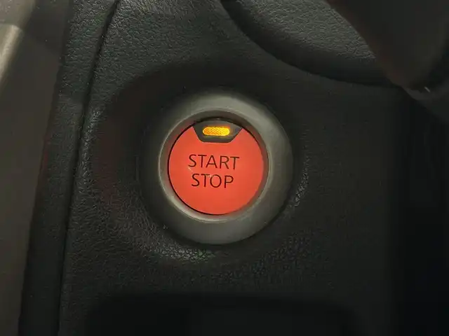 日産 ノート e－パワー メダリスト 三重県 2016(平28)年 4.7万km ダークメタルグレー e-POWER/FF/フロアCVT/純正 7インチナビ MM316D-W/（FM/AM/CD/DVD/MUSIC STOCKER/フルセグTV/SD/USB/iPod/Bluetooth/VTR/AUX）/【OP】アラウンドビューモニター（移動物検知機能付）*/【OP】ドライブレコーダー 前方/ETC/安全/・エマージェンシーブレーキ/・LDW：車線逸脱警報/・【OP】フロント・バックソナー/・【OP】踏み間違い衝突防止アシスト/・VDC（ビークルダイナミクスコントロール）/・運転席・助手席エアバッグ/など/装備/・【OP】スマートルームミラー（デジタルインナーミラー）/・ハーフレザーシート/・オートエアコン/・プッシュスタート/・オートライト/・LEDヘッドライト/・フロントフォグライト/・【OP】ナビ取付パッケージ（ステアリングスイッチ）/・【OP】ヒーター付ドアミラー/・【OP】純正15inAW/・車両接近通報装置/・電制シフト/・電動パワーステアリング/・全ドアパワーウインドウ/・インテリジェントキーx2/・保/取/など