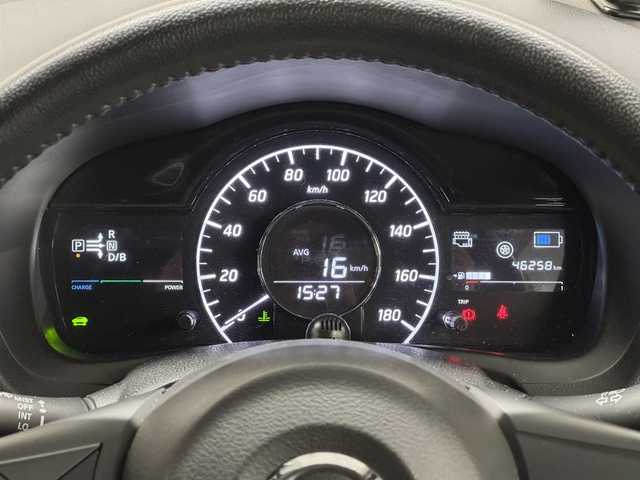 日産 ノート e－パワー メダリスト 三重県 2016(平28)年 4.7万km ダークメタルグレー e-POWER/FF/フロアCVT/純正 7インチナビ MM316D-W/（FM/AM/CD/DVD/MUSIC STOCKER/フルセグTV/SD/USB/iPod/Bluetooth/VTR/AUX）/【OP】アラウンドビューモニター（移動物検知機能付）*/【OP】ドライブレコーダー 前方/ETC/安全/・エマージェンシーブレーキ/・LDW：車線逸脱警報/・【OP】フロント・バックソナー/・【OP】踏み間違い衝突防止アシスト/・VDC（ビークルダイナミクスコントロール）/・運転席・助手席エアバッグ/など/装備/・【OP】スマートルームミラー（デジタルインナーミラー）/・ハーフレザーシート/・オートエアコン/・プッシュスタート/・オートライト/・LEDヘッドライト/・フロントフォグライト/・【OP】ナビ取付パッケージ（ステアリングスイッチ）/・【OP】ヒーター付ドアミラー/・【OP】純正15inAW/・車両接近通報装置/・電制シフト/・電動パワーステアリング/・全ドアパワーウインドウ/・インテリジェントキーx2/・保/取/など