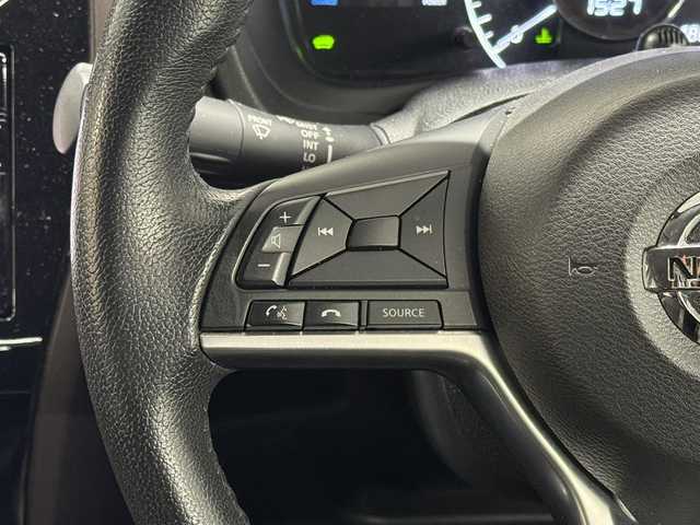 日産 ノート e－パワー メダリスト 三重県 2016(平28)年 4.7万km ダークメタルグレー e-POWER/FF/フロアCVT/純正 7インチナビ MM316D-W/（FM/AM/CD/DVD/MUSIC STOCKER/フルセグTV/SD/USB/iPod/Bluetooth/VTR/AUX）/【OP】アラウンドビューモニター（移動物検知機能付）*/【OP】ドライブレコーダー 前方/ETC/安全/・エマージェンシーブレーキ/・LDW：車線逸脱警報/・【OP】フロント・バックソナー/・【OP】踏み間違い衝突防止アシスト/・VDC（ビークルダイナミクスコントロール）/・運転席・助手席エアバッグ/など/装備/・【OP】スマートルームミラー（デジタルインナーミラー）/・ハーフレザーシート/・オートエアコン/・プッシュスタート/・オートライト/・LEDヘッドライト/・フロントフォグライト/・【OP】ナビ取付パッケージ（ステアリングスイッチ）/・【OP】ヒーター付ドアミラー/・【OP】純正15inAW/・車両接近通報装置/・電制シフト/・電動パワーステアリング/・全ドアパワーウインドウ/・インテリジェントキーx2/・保/取/など