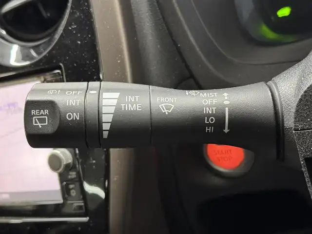 日産 ノート e－パワー メダリスト 三重県 2016(平28)年 4.7万km ダークメタルグレー e-POWER/FF/フロアCVT/純正 7インチナビ MM316D-W/（FM/AM/CD/DVD/MUSIC STOCKER/フルセグTV/SD/USB/iPod/Bluetooth/VTR/AUX）/【OP】アラウンドビューモニター（移動物検知機能付）*/【OP】ドライブレコーダー 前方/ETC/安全/・エマージェンシーブレーキ/・LDW：車線逸脱警報/・【OP】フロント・バックソナー/・【OP】踏み間違い衝突防止アシスト/・VDC（ビークルダイナミクスコントロール）/・運転席・助手席エアバッグ/など/装備/・【OP】スマートルームミラー（デジタルインナーミラー）/・ハーフレザーシート/・オートエアコン/・プッシュスタート/・オートライト/・LEDヘッドライト/・フロントフォグライト/・【OP】ナビ取付パッケージ（ステアリングスイッチ）/・【OP】ヒーター付ドアミラー/・【OP】純正15inAW/・車両接近通報装置/・電制シフト/・電動パワーステアリング/・全ドアパワーウインドウ/・インテリジェントキーx2/・保/取/など