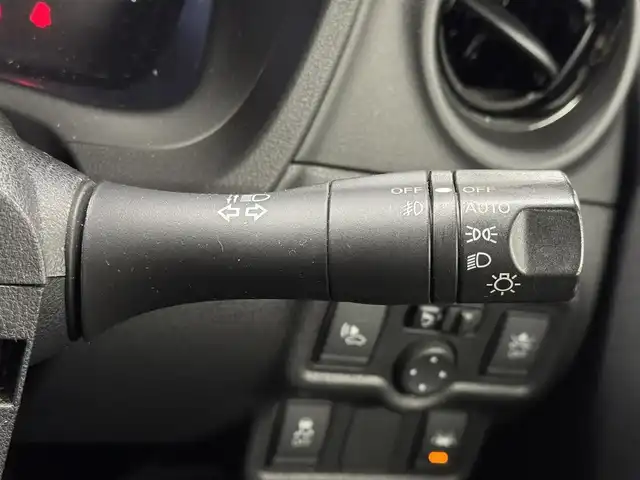 日産 ノート e－パワー メダリスト 三重県 2016(平28)年 4.7万km ダークメタルグレー e-POWER/FF/フロアCVT/純正 7インチナビ MM316D-W/（FM/AM/CD/DVD/MUSIC STOCKER/フルセグTV/SD/USB/iPod/Bluetooth/VTR/AUX）/【OP】アラウンドビューモニター（移動物検知機能付）*/【OP】ドライブレコーダー 前方/ETC/安全/・エマージェンシーブレーキ/・LDW：車線逸脱警報/・【OP】フロント・バックソナー/・【OP】踏み間違い衝突防止アシスト/・VDC（ビークルダイナミクスコントロール）/・運転席・助手席エアバッグ/など/装備/・【OP】スマートルームミラー（デジタルインナーミラー）/・ハーフレザーシート/・オートエアコン/・プッシュスタート/・オートライト/・LEDヘッドライト/・フロントフォグライト/・【OP】ナビ取付パッケージ（ステアリングスイッチ）/・【OP】ヒーター付ドアミラー/・【OP】純正15inAW/・車両接近通報装置/・電制シフト/・電動パワーステアリング/・全ドアパワーウインドウ/・インテリジェントキーx2/・保/取/など