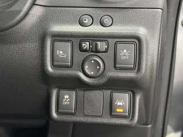 日産 ノート e－パワー メダリスト 三重県 2016(平28)年 4.7万km ダークメタルグレー e-POWER/FF/フロアCVT/純正 7インチナビ MM316D-W/（FM/AM/CD/DVD/MUSIC STOCKER/フルセグTV/SD/USB/iPod/Bluetooth/VTR/AUX）/【OP】アラウンドビューモニター（移動物検知機能付）*/【OP】ドライブレコーダー 前方/ETC/安全/・エマージェンシーブレーキ/・LDW：車線逸脱警報/・【OP】フロント・バックソナー/・【OP】踏み間違い衝突防止アシスト/・VDC（ビークルダイナミクスコントロール）/・運転席・助手席エアバッグ/など/装備/・【OP】スマートルームミラー（デジタルインナーミラー）/・ハーフレザーシート/・オートエアコン/・プッシュスタート/・オートライト/・LEDヘッドライト/・フロントフォグライト/・【OP】ナビ取付パッケージ（ステアリングスイッチ）/・【OP】ヒーター付ドアミラー/・【OP】純正15inAW/・車両接近通報装置/・電制シフト/・電動パワーステアリング/・全ドアパワーウインドウ/・インテリジェントキーx2/・保/取/など