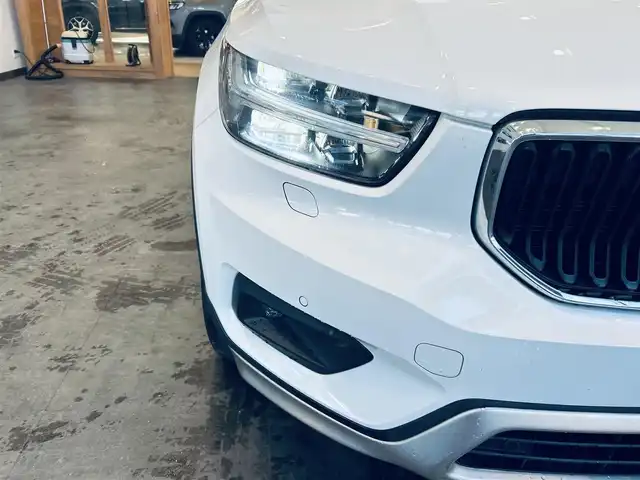 ボルボ ＸＣ４０ B4 モメンタム 大阪府 2021(令3)年 5.5万km アイスホワイト クライメートパッケージ/純正ナビ/TV/360度カメラ/applecarplay/ACC/BLIS/純正18インチAW/LEDヘッドライト/電動リアゲート/Dメモリ付きパワーシート/シートヒーター/ステアリングヒーター