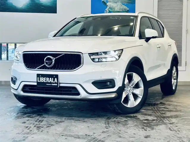 ボルボ ＸＣ４０ B4 モメンタム 大阪府 2021(令3)年 5.5万km アイスホワイト クライメートパッケージ/純正ナビ/TV/360度カメラ/applecarplay/ACC/BLIS/純正18インチAW/LEDヘッドライト/電動リアゲート/Dメモリ付きパワーシート/シートヒーター/ステアリングヒーター