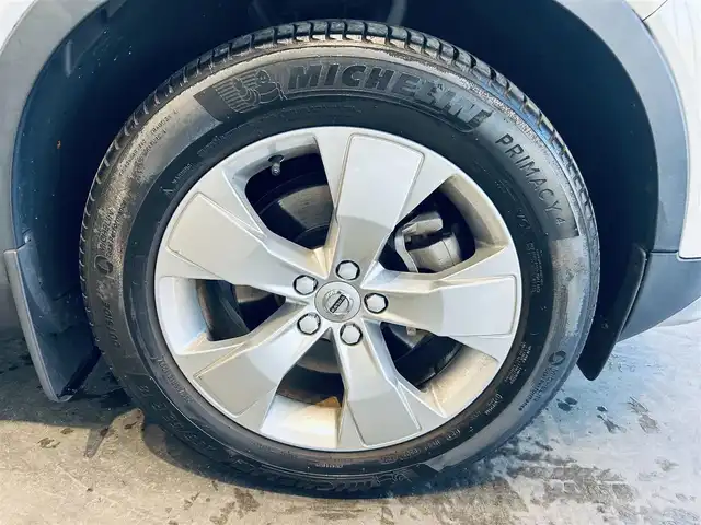 ボルボ ＸＣ４０ B4 モメンタム 大阪府 2021(令3)年 5.5万km アイスホワイト クライメートパッケージ/純正ナビ/TV/360度カメラ/applecarplay/ACC/BLIS/純正18インチAW/LEDヘッドライト/電動リアゲート/Dメモリ付きパワーシート/シートヒーター/ステアリングヒーター