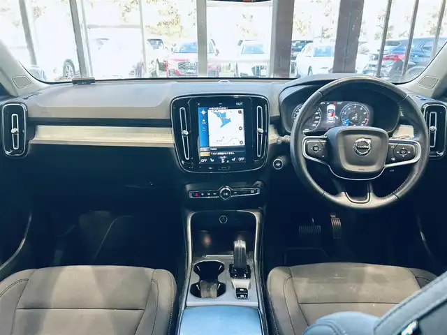 ボルボ ＸＣ４０ B4 モメンタム 大阪府 2021(令3)年 5.5万km アイスホワイト クライメートパッケージ/純正ナビ/TV/360度カメラ/applecarplay/ACC/BLIS/純正18インチAW/LEDヘッドライト/電動リアゲート/Dメモリ付きパワーシート/シートヒーター/ステアリングヒーター