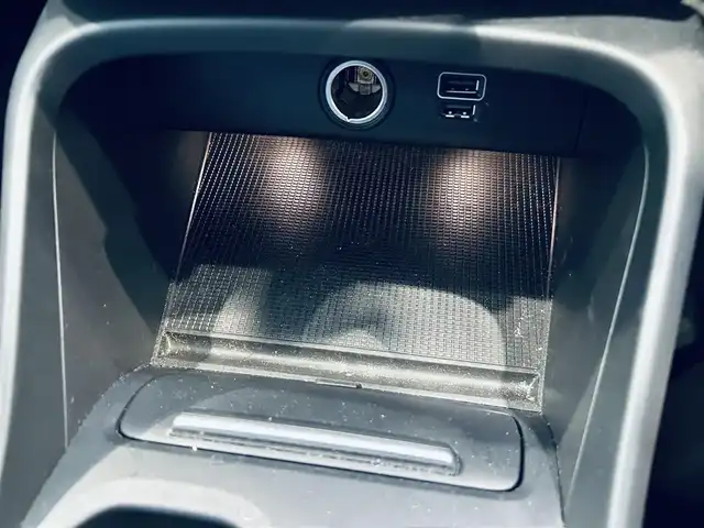 ボルボ ＸＣ４０ B4 モメンタム 大阪府 2021(令3)年 5.5万km アイスホワイト クライメートパッケージ/純正ナビ/TV/360度カメラ/applecarplay/ACC/BLIS/純正18インチAW/LEDヘッドライト/電動リアゲート/Dメモリ付きパワーシート/シートヒーター/ステアリングヒーター