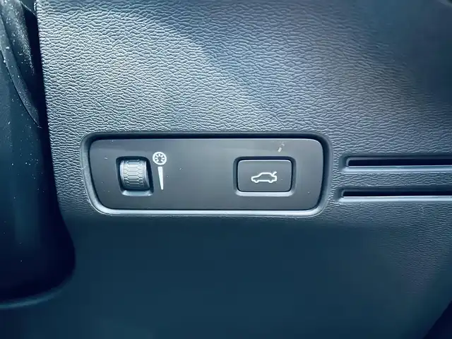 ボルボ ＸＣ４０ B4 モメンタム 大阪府 2021(令3)年 5.5万km アイスホワイト クライメートパッケージ/純正ナビ/TV/360度カメラ/applecarplay/ACC/BLIS/純正18インチAW/LEDヘッドライト/電動リアゲート/Dメモリ付きパワーシート/シートヒーター/ステアリングヒーター