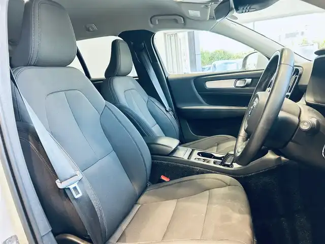 ボルボ ＸＣ４０ B4 モメンタム 大阪府 2021(令3)年 5.5万km アイスホワイト クライメートパッケージ/純正ナビ/TV/360度カメラ/applecarplay/ACC/BLIS/純正18インチAW/LEDヘッドライト/電動リアゲート/Dメモリ付きパワーシート/シートヒーター/ステアリングヒーター