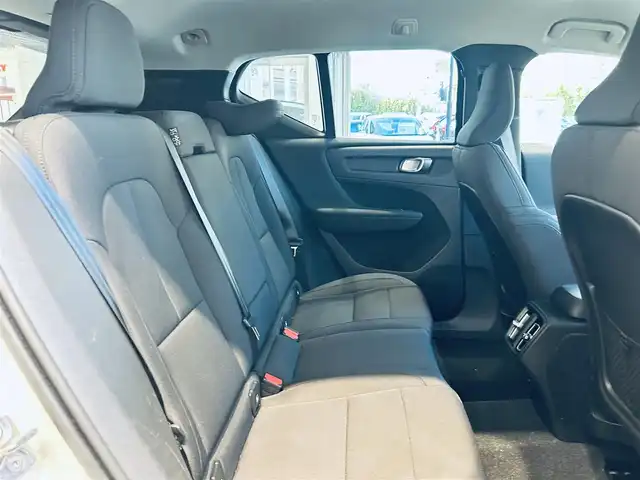 ボルボ ＸＣ４０ B4 モメンタム 大阪府 2021(令3)年 5.5万km アイスホワイト クライメートパッケージ/純正ナビ/TV/360度カメラ/applecarplay/ACC/BLIS/純正18インチAW/LEDヘッドライト/電動リアゲート/Dメモリ付きパワーシート/シートヒーター/ステアリングヒーター