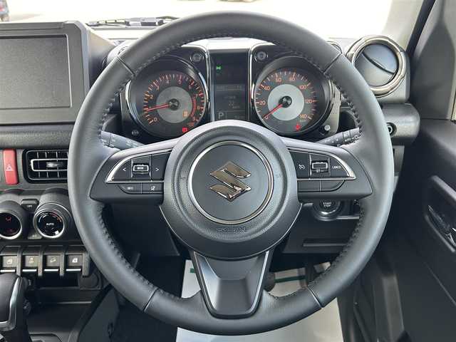 スズキ ジムニー XC 岡山県 2024(令6)年 0.1万km ジャングルグリーン クルーズコントロール/衝突被害軽減システム/クリアランスソナー/車線逸脱警報システム/シートヒーター/サイドミラーヒーター/ヘッドライトウォッシャー/４WD/ヒルディセントコントロール/純正アルミホイール/LEDヘッドライト/スマートキー