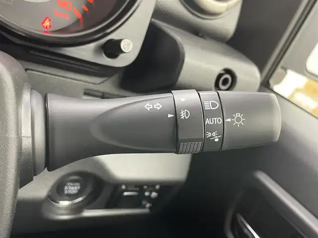 スズキ ジムニー XC 岡山県 2024(令6)年 0.1万km ジャングルグリーン 衝突軽減ブレーキ/LEDヘッドライト/クルーズコントロール/クリアランスソナー/車線逸脱警報システム/シートヒーター/サイドミラーヒーター/ヘッドライトウォッシャー/４WD/ヒルディセントコントロール/プッシュスタート/スマートキー/スペアキー/アイドリングストップ/純正アルミホイール