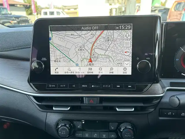 日産 オーラ G 埼玉県 2024(令6)年 1.1万km ゴールド 純正ナビ/（フルセグ/BT/AM/APPLECARPLAY//HDMI/Bカメラ（全方位））/ステアリングリモコン/クルーズコントロール（追従あり）/パワーウィンドウ/パワーステアリング/オートライト/ドライブモードセレクト/AUTOHOLD/AAC/純正ドアバイザー/ドアミラーウィンカー/電動格納ミラー/ミラー型ドラレコ/ワイヤレス充電/USB入力端子/シートヒーター/ステアリングヒーター/車両/ナビ/ドラレコ取り扱い説明書/保証書