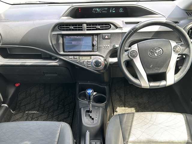 トヨタ アクア G ブラックソフトレザーセレ 神奈川県 2014(平26)年 4.5万km ライムホワイトパールクリスタルシャイン 【(株)IDOMが運営する【じしゃロン相模原店】の自社ローン対象車両になります。こちらは現金ご利用時の価格です。自社ローンご希望の方は別途その旨お申付け下さい。】/純正メモリナビ/バックカメラ/ブラックレザーシート/ETC/ヘッドライトウォッシャー/スマートキー×2/プッシュスタート/純正アルミホイール