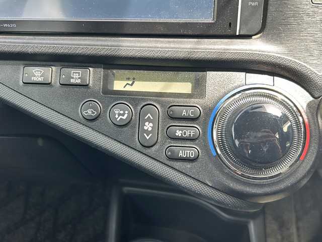 トヨタ アクア G ブラックソフトレザーセレ 神奈川県 2014(平26)年 4.5万km ライムホワイトパールクリスタルシャイン 【(株)IDOMが運営する【じしゃロン相模原店】の自社ローン対象車両になります。こちらは現金ご利用時の価格です。自社ローンご希望の方は別途その旨お申付け下さい。】/純正メモリナビ/バックカメラ/ブラックレザーシート/ETC/ヘッドライトウォッシャー/スマートキー×2/プッシュスタート/純正アルミホイール