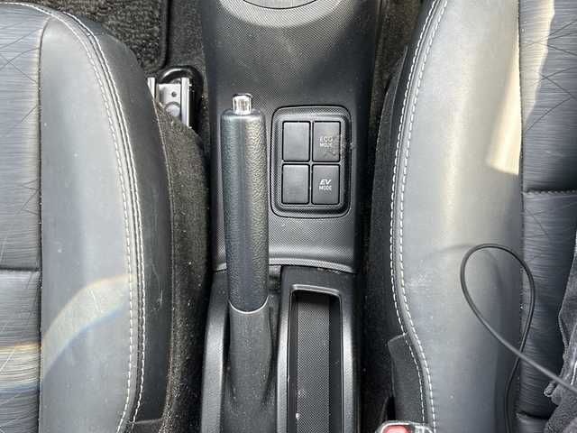 トヨタ アクア G ブラックソフトレザーセレ 神奈川県 2014(平26)年 4.5万km ライムホワイトパールクリスタルシャイン 【(株)IDOMが運営する【じしゃロン相模原店】の自社ローン対象車両になります。こちらは現金ご利用時の価格です。自社ローンご希望の方は別途その旨お申付け下さい。】/純正メモリナビ/バックカメラ/ブラックレザーシート/ETC/ヘッドライトウォッシャー/スマートキー×2/プッシュスタート/純正アルミホイール