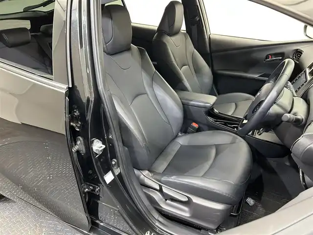 トヨタ プリウス S ツーリングセレ ブラックED 愛媛県 2021(令3)年 3万km プレシャスブラックパール メーカー８インチナビ　バックカメラ　黒革シート　シートヒーター　追従型クルーズコントロール　ＥＴＣ　社外１５インチアルミホイール　ドライブレコーダー　ＬＥＤヘッドライト
