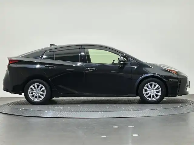 トヨタ プリウス S ツーリングセレ ブラックED 愛媛県 2021(令3)年 3万km プレシャスブラックパール メーカー８インチナビ　バックカメラ　黒革シート　シートヒーター　追従型クルーズコントロール　ＥＴＣ　社外１５インチアルミホイール　ドライブレコーダー　ＬＥＤヘッドライト