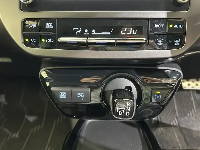 トヨタ プリウス S ツーリングセレ ブラックED 愛媛県 2021(令3)年 3万km プレシャスブラックパール メーカー８インチナビ　バックカメラ　黒革シート　シートヒーター　追従型クルーズコントロール　ＥＴＣ　社外１５インチアルミホイール　ドライブレコーダー　ＬＥＤヘッドライト