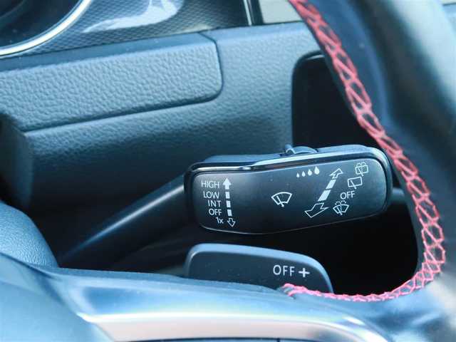 フォルクスワーゲン ゴルフ ＧＴＩ 千葉県 2014(平26)年 14.3万km 黒 ワンオーナー/Ｒ５年１１８０１２ｋｍ時/正規ディーラーにてエンジン載せ替え済み/作業伝票他全ディーラー記録簿１２枚/最新整備令和７年２月２２日/メーカーナビ/・フルセグＴＶ/・Bluetoothオーディオ/・CD・DVD再生/ビルトインETC/アイドリングストップ/パークパイロット/アダプティブクルーズコントロール/レーンキープアシスト/プリクラッシュセーフティ/電動パーキングブレーキ、オートホールド/純正フロアマット/純正１７インチアルミホイール/・2024年製造　DUNLOP SP SPORT MAXX/スマートキー、プッシュスタート/取扱説明書/保証書