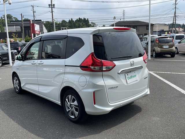 ホンダ フリード ハイブリット 鹿児島県 2020(令2)年 8.2万km プラチナホワイトパール 社外ナビ/Bluetooth/SD/CD/DVD/パワーウィンドウ/両側パワースライドドア/プッシュスタートボタン/シートヒーター/クルーズコントロール/フルセグ/レーンアシスト/オートライト/三列シート/電動格納ミラー/ETC