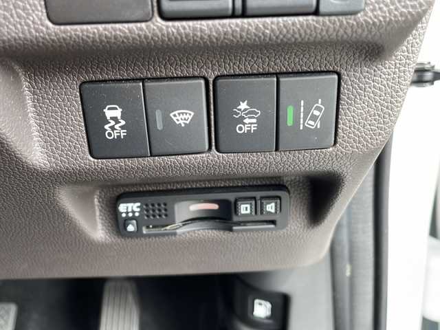 ホンダ フリード ハイブリット 鹿児島県 2020(令2)年 8.2万km プラチナホワイトパール 社外ナビ/Bluetooth/SD/CD/DVD/パワーウィンドウ/両側パワースライドドア/プッシュスタートボタン/シートヒーター/クルーズコントロール/フルセグ/レーンアシスト/オートライト/三列シート/電動格納ミラー/ETC