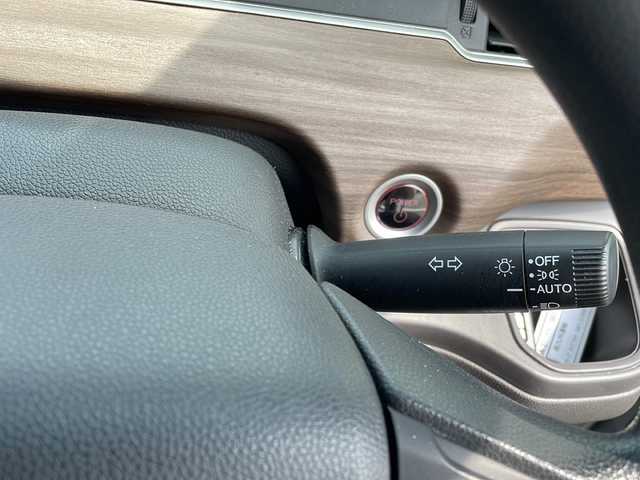 ホンダ フリード ハイブリット 鹿児島県 2020(令2)年 8.2万km プラチナホワイトパール 社外ナビ/Bluetooth/SD/CD/DVD/パワーウィンドウ/両側パワースライドドア/プッシュスタートボタン/シートヒーター/クルーズコントロール/フルセグ/レーンアシスト/オートライト/三列シート/電動格納ミラー/ETC
