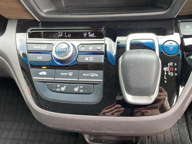 ホンダ フリード ハイブリット 鹿児島県 2020(令2)年 8.2万km プラチナホワイトパール 社外ナビ/Bluetooth/SD/CD/DVD/パワーウィンドウ/両側パワースライドドア/プッシュスタートボタン/シートヒーター/クルーズコントロール/フルセグ/レーンアシスト/オートライト/三列シート/電動格納ミラー/ETC