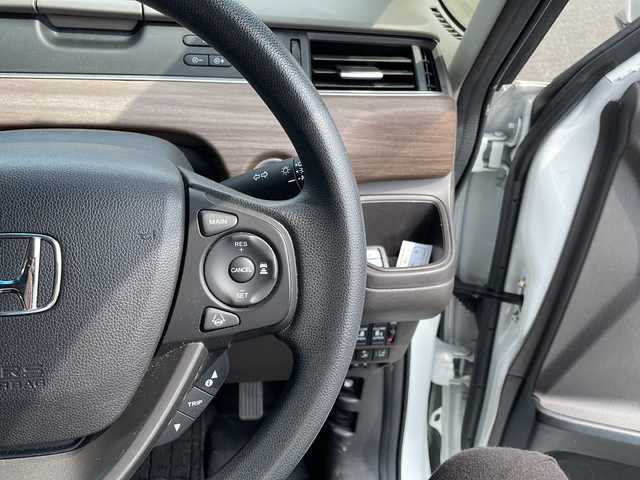 ホンダ フリード ハイブリット 鹿児島県 2020(令2)年 8.2万km プラチナホワイトパール 社外ナビ/Bluetooth/SD/CD/DVD/パワーウィンドウ/両側パワースライドドア/プッシュスタートボタン/シートヒーター/クルーズコントロール/フルセグ/レーンアシスト/オートライト/三列シート/電動格納ミラー/ETC