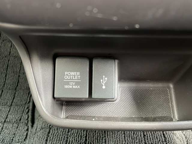 ホンダ フリード ハイブリット 鹿児島県 2020(令2)年 8.2万km プラチナホワイトパール 社外ナビ/Bluetooth/SD/CD/DVD/パワーウィンドウ/両側パワースライドドア/プッシュスタートボタン/シートヒーター/クルーズコントロール/フルセグ/レーンアシスト/オートライト/三列シート/電動格納ミラー/ETC