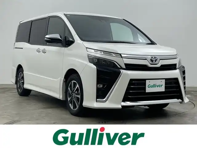 トヨタ ヴォクシー ZS 煌Ⅲ 愛知県 2020(令2)年 5万km ホワイトパールクリスタルシャイン ９インチメモリーナビ/・型番:AVIC-RQ911/(Bluetooth/フルセグTV/CD/DVD)/１0.2インチ後席モニター　/ビルトインＥＴＣ　/ＬＥＤ　/バックカメラ　/クルーズコントロール　/コーナーセンサー（前後）/オートハイビーム/ハーフレザー/踏み間違い防止/両側パワースライドドア/ISOFIX/リアサーキュレーター/後席サンシェード/ステアリングスイッチ/チルトステアリング/シートリフター/シートバックテーブル/ウィンカーミラー/新車保証書/取扱説明書/スペアキー×1