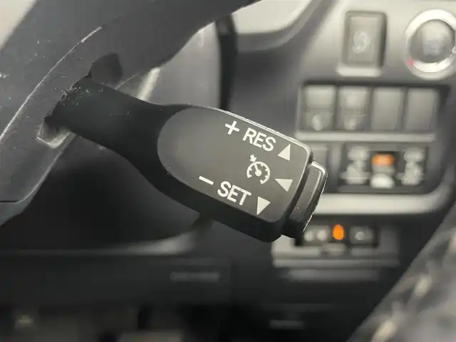 トヨタ ヴォクシー ZS 煌Ⅲ 愛知県 2020(令2)年 5万km ホワイトパールクリスタルシャイン ９インチメモリーナビ/・型番:AVIC-RQ911/(Bluetooth/フルセグTV/CD/DVD)/１0.2インチ後席モニター　/ビルトインＥＴＣ　/ＬＥＤ　/バックカメラ　/クルーズコントロール　/コーナーセンサー（前後）/オートハイビーム/ハーフレザー/踏み間違い防止/両側パワースライドドア/ISOFIX/リアサーキュレーター/後席サンシェード/ステアリングスイッチ/チルトステアリング/シートリフター/シートバックテーブル/ウィンカーミラー/新車保証書/取扱説明書/スペアキー×1