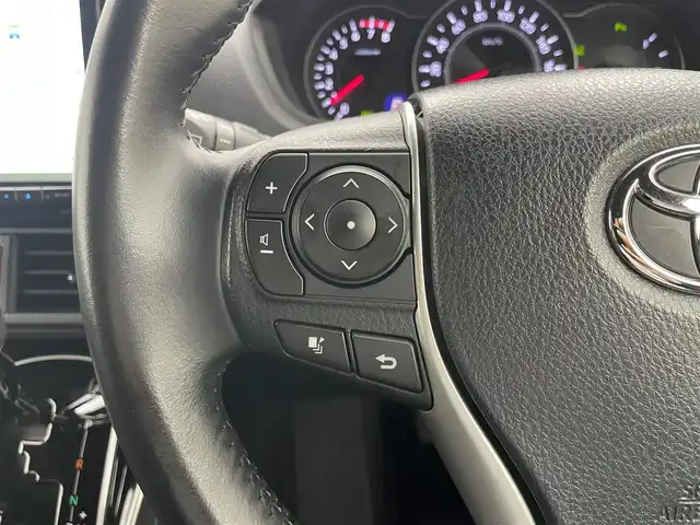 トヨタ ヴォクシー ZS 煌Ⅲ 愛知県 2020(令2)年 5万km ホワイトパールクリスタルシャイン ９インチメモリーナビ/・型番:AVIC-RQ911/(Bluetooth/フルセグTV/CD/DVD)/１0.2インチ後席モニター　/ビルトインＥＴＣ　/ＬＥＤ　/バックカメラ　/クルーズコントロール　/コーナーセンサー（前後）/オートハイビーム/ハーフレザー/踏み間違い防止/両側パワースライドドア/ISOFIX/リアサーキュレーター/後席サンシェード/ステアリングスイッチ/チルトステアリング/シートリフター/シートバックテーブル/ウィンカーミラー/新車保証書/取扱説明書/スペアキー×1