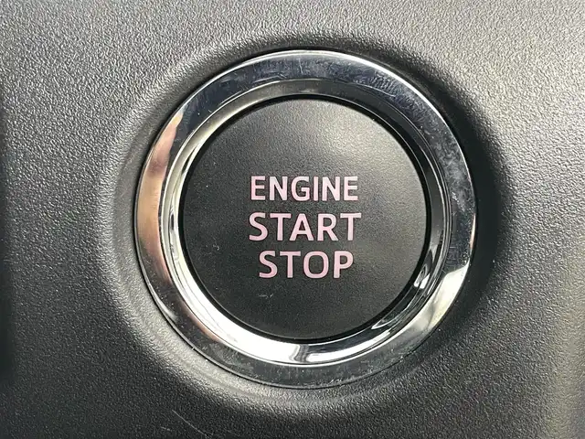 トヨタ ヴォクシー ZS 煌Ⅲ 愛知県 2020(令2)年 5万km ホワイトパールクリスタルシャイン ９インチメモリーナビ/・型番:AVIC-RQ911/(Bluetooth/フルセグTV/CD/DVD)/１0.2インチ後席モニター　/ビルトインＥＴＣ　/ＬＥＤ　/バックカメラ　/クルーズコントロール　/コーナーセンサー（前後）/オートハイビーム/ハーフレザー/踏み間違い防止/両側パワースライドドア/ISOFIX/リアサーキュレーター/後席サンシェード/ステアリングスイッチ/チルトステアリング/シートリフター/シートバックテーブル/ウィンカーミラー/新車保証書/取扱説明書/スペアキー×1
