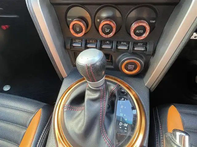 トヨタ ８６ GT リミテッド 兵庫県 2012(平24)年 12.9万km オレンジメタリック (株)IDOMが運営する【じしゃロン西宮店】の自社ローン専用車両になります。こちらは現金またはオートローンご利用時の価格です。自社ローンご希望の方は別途その旨お申付け下さい/＊ETC/＊バックカメラ/＊TRDタワーバー/＊GANADORマフラー/＊ADVAN　Racing18AW/＊フルセグ/＊シートヒーター/＊86専用シートカバー