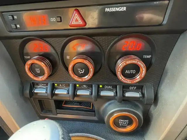 トヨタ ８６ GT リミテッド 兵庫県 2012(平24)年 12.9万km オレンジメタリック (株)IDOMが運営する【じしゃロン西宮店】の自社ローン専用車両になります。こちらは現金またはオートローンご利用時の価格です。自社ローンご希望の方は別途その旨お申付け下さい/＊ETC/＊バックカメラ/＊TRDタワーバー/＊GANADORマフラー/＊ADVAN　Racing18AW/＊フルセグ/＊シートヒーター/＊86専用シートカバー