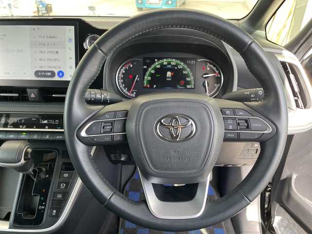 トヨタ ヴォクシー S－Z 愛知県 2023(令5)年 2.6万km アティチュードブラックマイカ 純正10.5型ディスプレイオーディオナビ/フリップダウンモニター/両側パワースライドドア/レーダークルーズコントロール/シートヒーター/バックカメラ/コーナーセンサー/純正アルミホイール/ETC2.0/LEDヘッドライト/リアオートエアコン/レーンキープアシスト/オートマチックハイビーム/衝突軽減システム/フルセグ/CD DVD/Bluetooth/ステアリングスイッチ/スマートキー/プッシュスタート