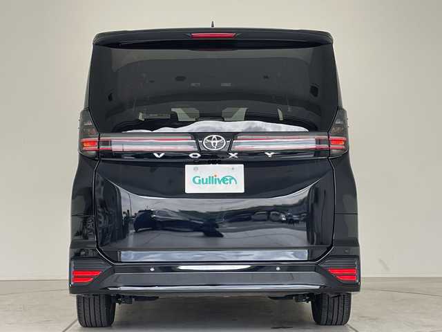 トヨタ ヴォクシー S－Z 愛知県 2023(令5)年 2.6万km アティチュードブラックマイカ 純正10.5型ディスプレイオーディオナビ/フリップダウンモニター/両側パワースライドドア/レーダークルーズコントロール/シートヒーター/バックカメラ/コーナーセンサー/純正アルミホイール/ETC2.0/LEDヘッドライト/リアオートエアコン/レーンキープアシスト/オートマチックハイビーム/衝突軽減システム/フルセグ/CD DVD/Bluetooth/ステアリングスイッチ/スマートキー/プッシュスタート