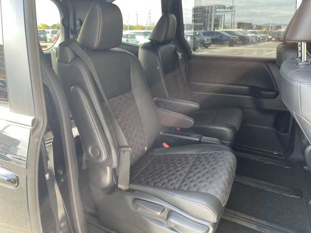 トヨタ ヴォクシー S－Z 愛知県 2023(令5)年 2.6万km アティチュードブラックマイカ 純正10.5型ディスプレイオーディオナビ/フリップダウンモニター/両側パワースライドドア/レーダークルーズコントロール/シートヒーター/バックカメラ/コーナーセンサー/純正アルミホイール/ETC2.0/LEDヘッドライト/リアオートエアコン/レーンキープアシスト/オートマチックハイビーム/衝突軽減システム/フルセグ/CD DVD/Bluetooth/ステアリングスイッチ/スマートキー/プッシュスタート