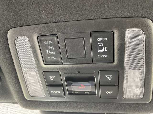 トヨタ ヴォクシー S－Z 愛知県 2023(令5)年 2.6万km アティチュードブラックマイカ 純正10.5型ディスプレイオーディオナビ/フリップダウンモニター/両側パワースライドドア/レーダークルーズコントロール/シートヒーター/バックカメラ/コーナーセンサー/純正アルミホイール/ETC2.0/LEDヘッドライト/リアオートエアコン/レーンキープアシスト/オートマチックハイビーム/衝突軽減システム/フルセグ/CD DVD/Bluetooth/ステアリングスイッチ/スマートキー/プッシュスタート