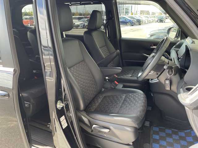 トヨタ ヴォクシー S－Z 愛知県 2023(令5)年 2.6万km アティチュードブラックマイカ 純正10.5型ディスプレイオーディオナビ/フリップダウンモニター/両側パワースライドドア/レーダークルーズコントロール/シートヒーター/バックカメラ/コーナーセンサー/純正アルミホイール/ETC2.0/LEDヘッドライト/リアオートエアコン/レーンキープアシスト/オートマチックハイビーム/衝突軽減システム/フルセグ/CD DVD/Bluetooth/ステアリングスイッチ/スマートキー/プッシュスタート