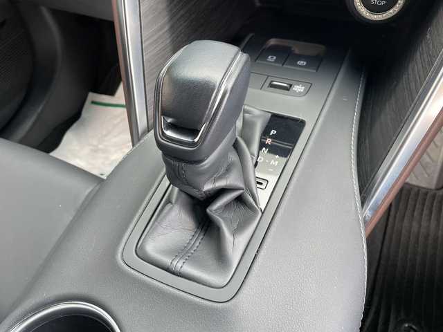 トヨタ ハリアー G 青森県 2024(令6)年 2.7万km ブラック ワンオーナー/４WD/純正SDナビ/（BT／AM／FM／DVD）/バックカメラ/黒レザーシート/パワーシート（運転席）/ステアリングスイッチ/クルーズコントロール/LEDヘッドライト/オートマチックハイビーム/デジタルインナーミラー/ドライブレコーダー（前後）/ETC2.0/スペアキー1本/エンジンスターター/保証書/取り扱い説明書