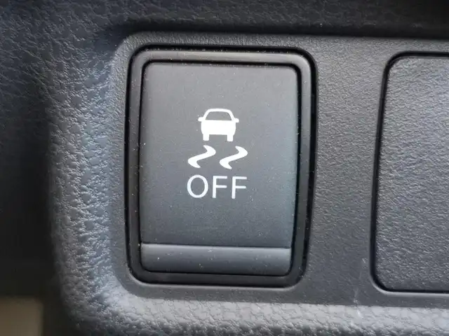 日産 ノート e－パワー メダリスト 茨城県 2016(平28)年 4.2万km ガーネットレッド 純正ナビ/【iPod・SD・AM・FM・TV・ウォークマン・USB・BT・CD・DVD・VTR・AUX】/スマートルームミラー/全方位カメラ/ETC/前方ドラレコ/前後コーナーセンサー/オートライト/Fフォグ/LEDライト/純正フロアマット/純正アルミホイール/横滑り防止装置/衝突被害軽減システム